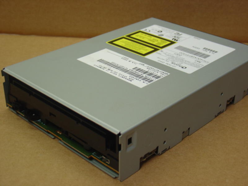 IBM 40X SCSI-2 50 Pin Internal Desktop CD-Rom Drive