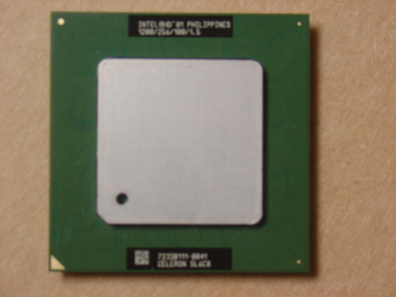 Intel Celeron SL6C8 1.2GHz 100Mhz 256Kb Cache Soc. 370 Pin FC-PGA2