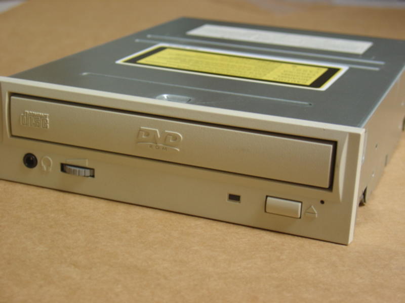 Toshiba SD-M1201 5X/32X Internal SCSI-2 Desktop DVD-Rom Drive