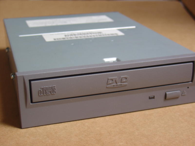 Toshiba SD-M1401 10X/40X Internal SCSI-2 Desktop DVD-Rom Drive