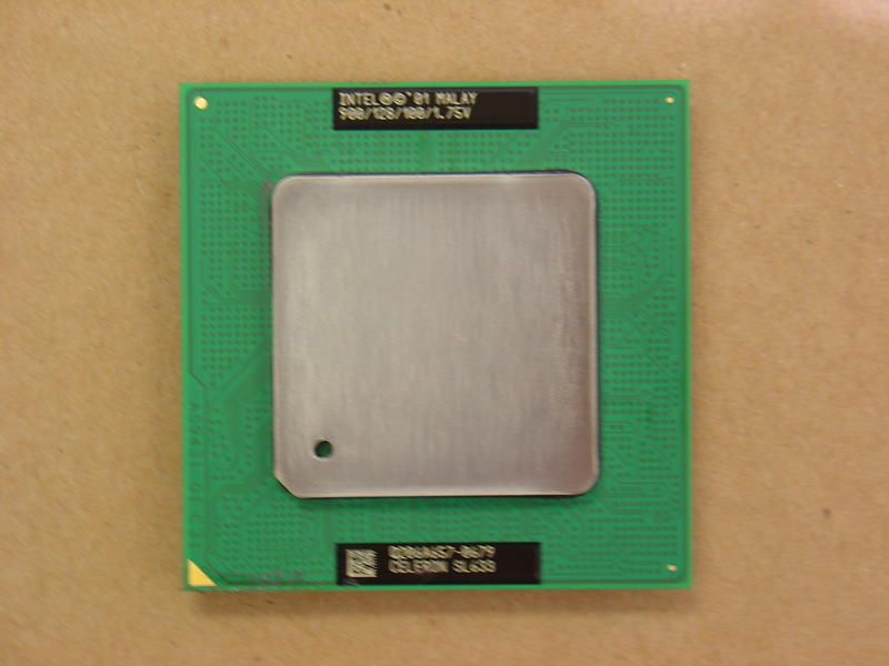Intel SL633 Celeron 900MHz 100Mhz 128Kb Cache 1.75V Soc. 370 Pin FC-PGA