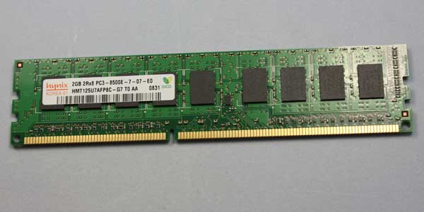 Hynix HMT125U7AFP8C-G7 2GB PC3-8500 DDR3 1066MHZ ECC UNBuffered CL7 240-PIN DIMM Dual Rank Memory
